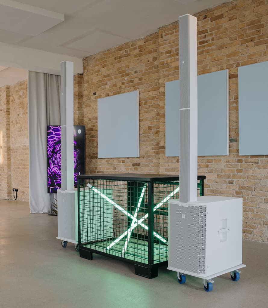 Teal bar in the w3.hub event space